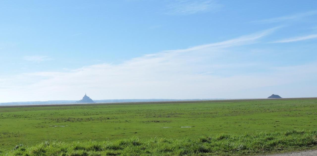 Gite De Charme "La Maison Saint-Leonard" Avec Piscine, Spa, Vue Sur Le Mont Saint-Michel Vains Dış mekan fotoğraf
